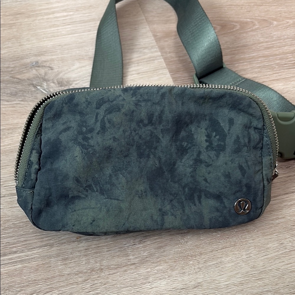 lululemon athletica Green Crossbody Bag